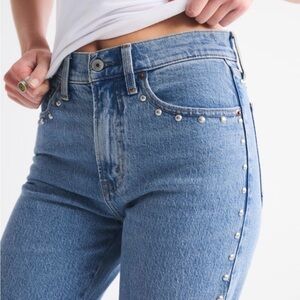 Abercrombie & Fitch
High Rise 90s Relaxed Studded Jean
Color: Medium Studded
27L